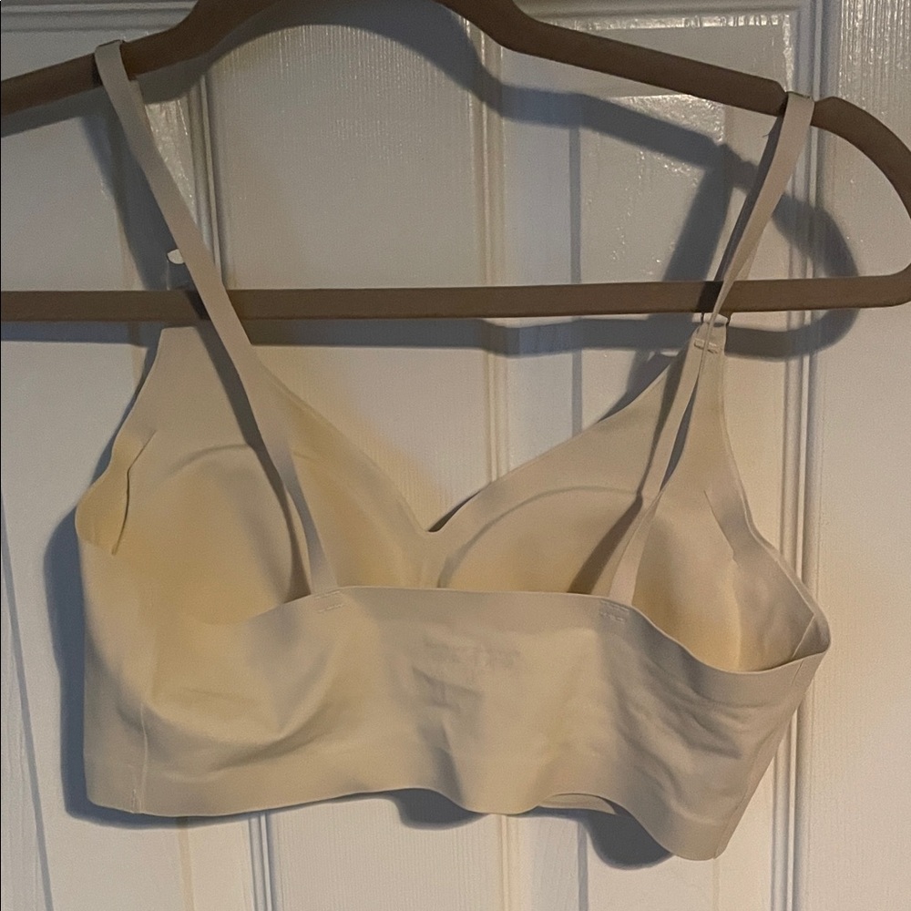Elegant Cream Wireless Bra - Picture 3 of 3